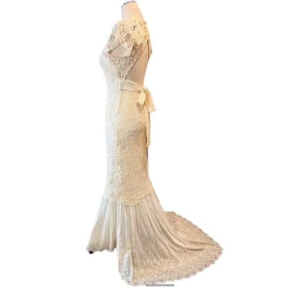 SPELL & the Gypsy Brooklyn Eyelet
Lace Bridal Gown Wedding Dress Off
White - Picture 6 of 9